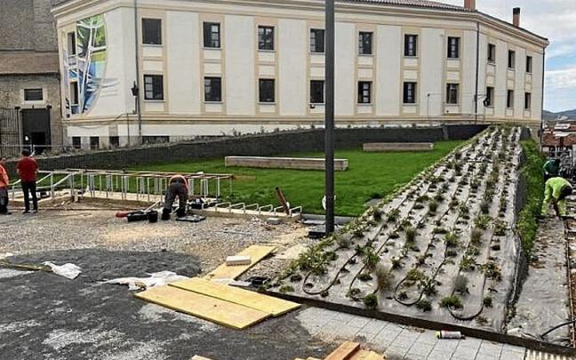 Obras de reforma de la plaza Etxauri. | FOTO: CEDIDA