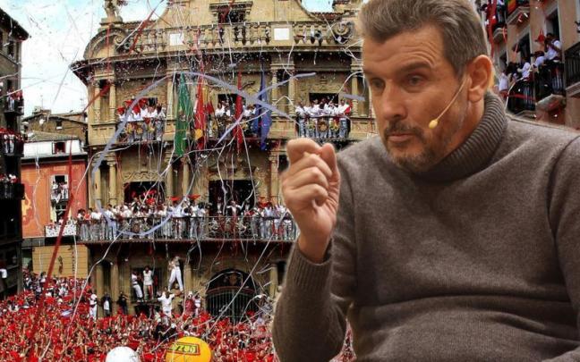 Imagen del balcón consistorial en el Chupinazo, que lanzará Juan Carlos Unzué.