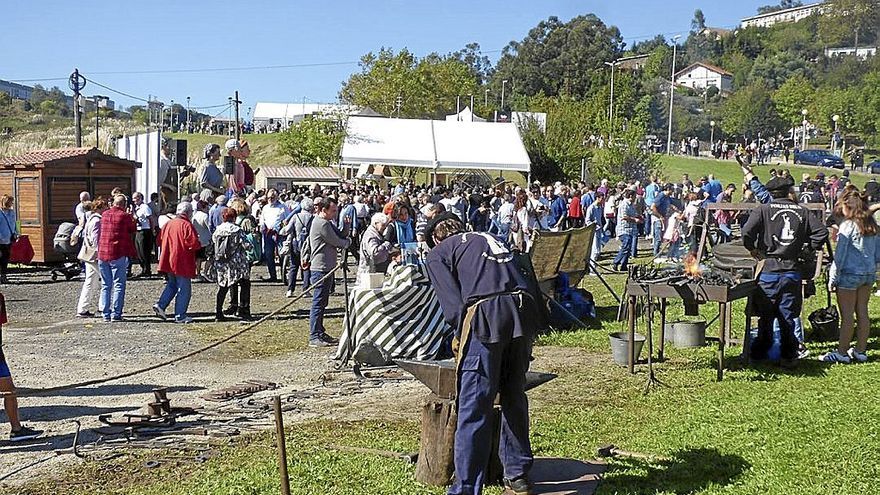 El comercio de Abanto fideliza a su clientela con el nuevo pasaporte ‘Burdin Jaia’