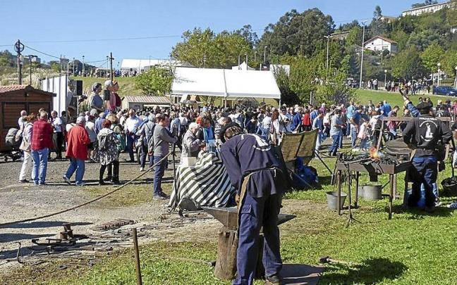 El comercio de Abanto fideliza a su clientela con el nuevo pasaporte ‘Burdin Jaia’