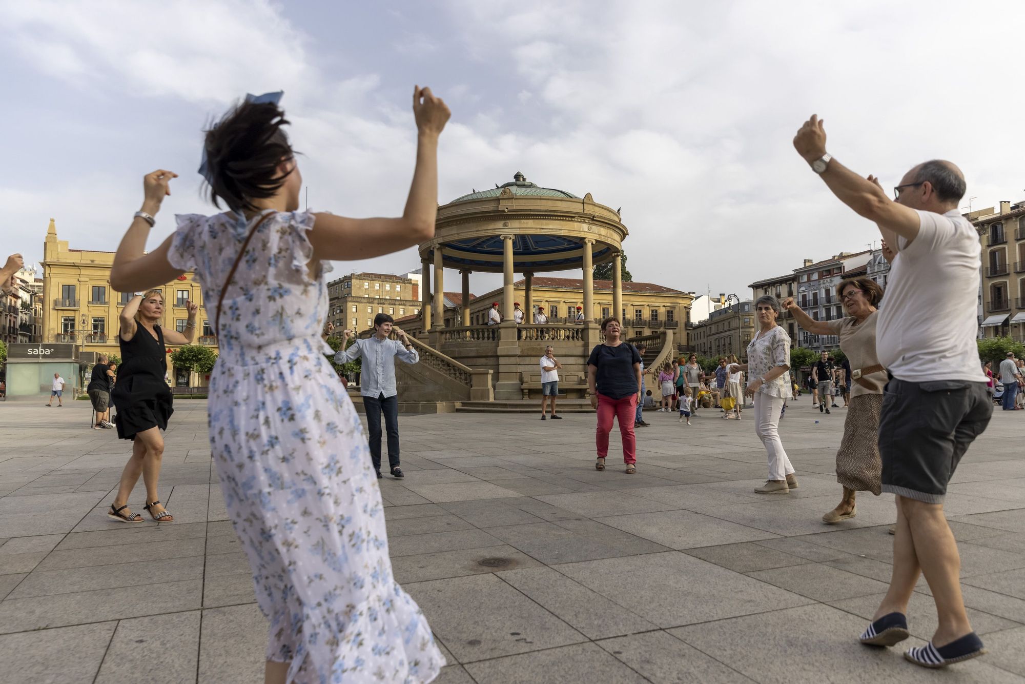 Los bailables de txistu y gaita vuelven a la plaza del Castillo el martes 16 por la tarde.