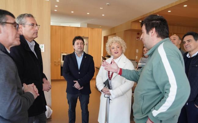 En la visita al Garagune de Zarautz realizada esta semana, el diputado general ha estado acompa&ntilde;ado por el alcalde de Zarautz, Xabier Txurruka y la diputada foral de Pol&iacute;ticas Sociales, Maite Pe&ntilde;a. N.G.
