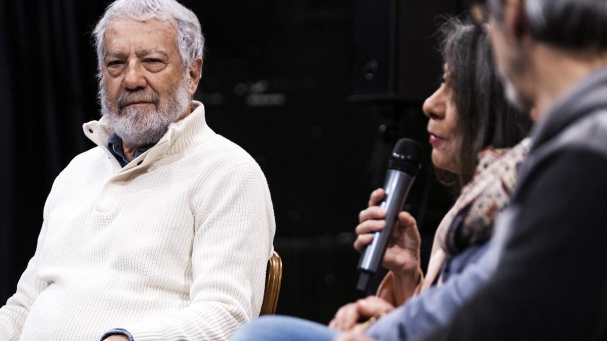 Julio Alonso, durante la rueda de prensa ofrecida en el Teatro Gayarre.