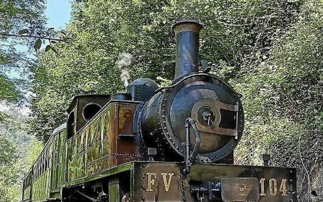 Un tren de vapor circulando entre Azpeitia y Lasao. | FOTO: N.G.