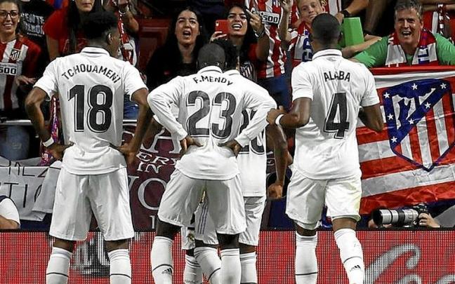 Los jugadores del Real Madrid celebran el primer gol. | FOTO: EFE Los jugadores del Real Madrid celebran el primer gol. | FOTO: EFE