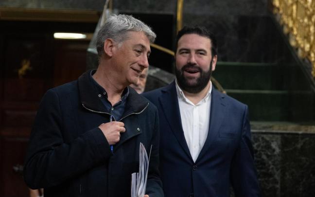 Los diputados de EH Bildu Oskar Matute y Jon Iñarritu en el Congreso. Los diputados de EH Bildu Oskar Matute y Jon Iñarritu en el Congreso.
