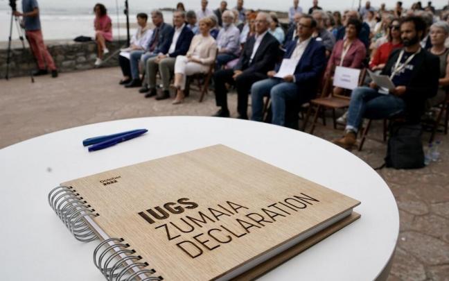 Firma y lectura de la declaraci&oacute;n de Zumaia.