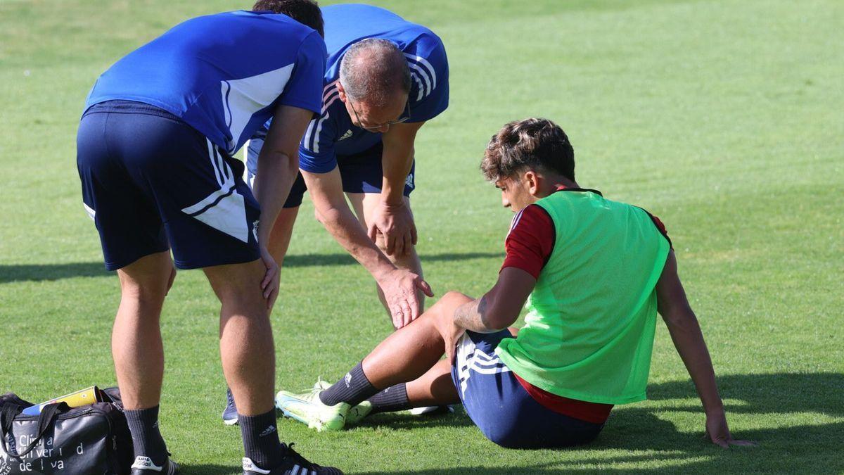 Iker Benito, lesionado en el entrenamiento de esta mañana.