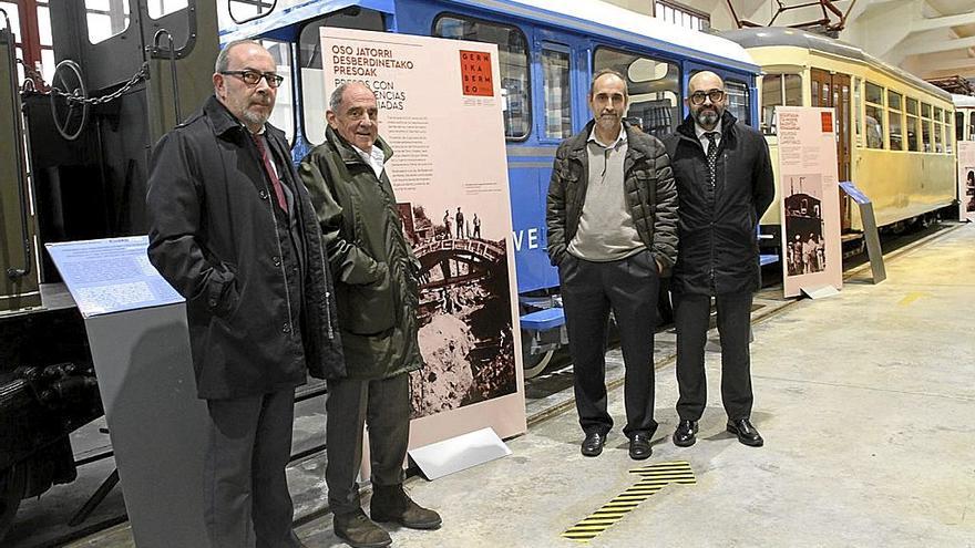 Representantes institucionales durante la presentación de la exposición