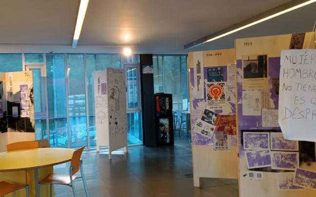 &lsquo;Zutik, Zutik, Zutik&rsquo; narra la historia del feminismo en Bizkaia entre 1968 y 1994 a trav&eacute;s de pancartas, pasquines, fotos y publicaciones.