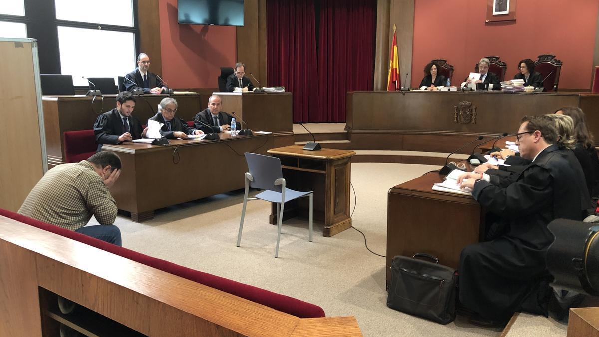 Juicio al exprofesor de gimnasia del Colegio Maristas Sants-Les Corts de Barcelona Joaquim Benítez.