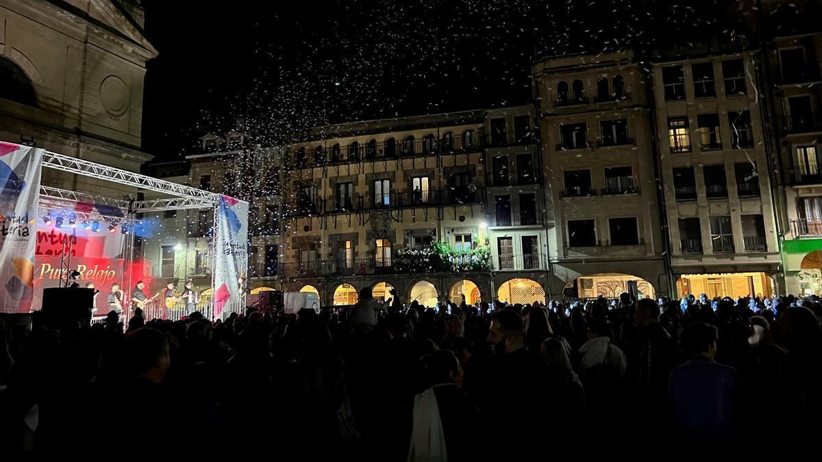 Puro Relajo llenó la plaza de los Fueros.