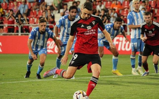 Ra&uacute;l Garc&iacute;a de Haro, con la camiseta del Mirand&eacute;s.