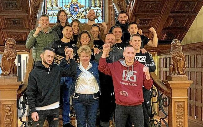 Sergio ‘Dinamita’ Sánchez y Flavius Chiavuru, junto a la diputada de Cultura y Deporte Ana del Val. | FOTO: DNA