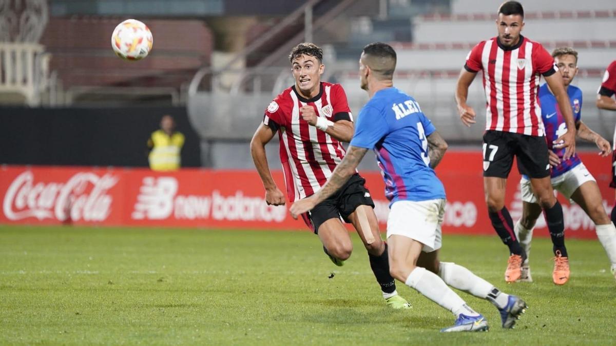 Partido de futbol de primera RFEF entre Bilbao Athletic y el Eldense