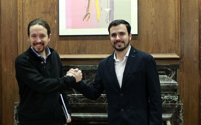 Pablo Iglesias y Alberto Garzón, durante un encuentro en 2016. Pablo Iglesias y Alberto Garzón, durante un encuentro en 2016.