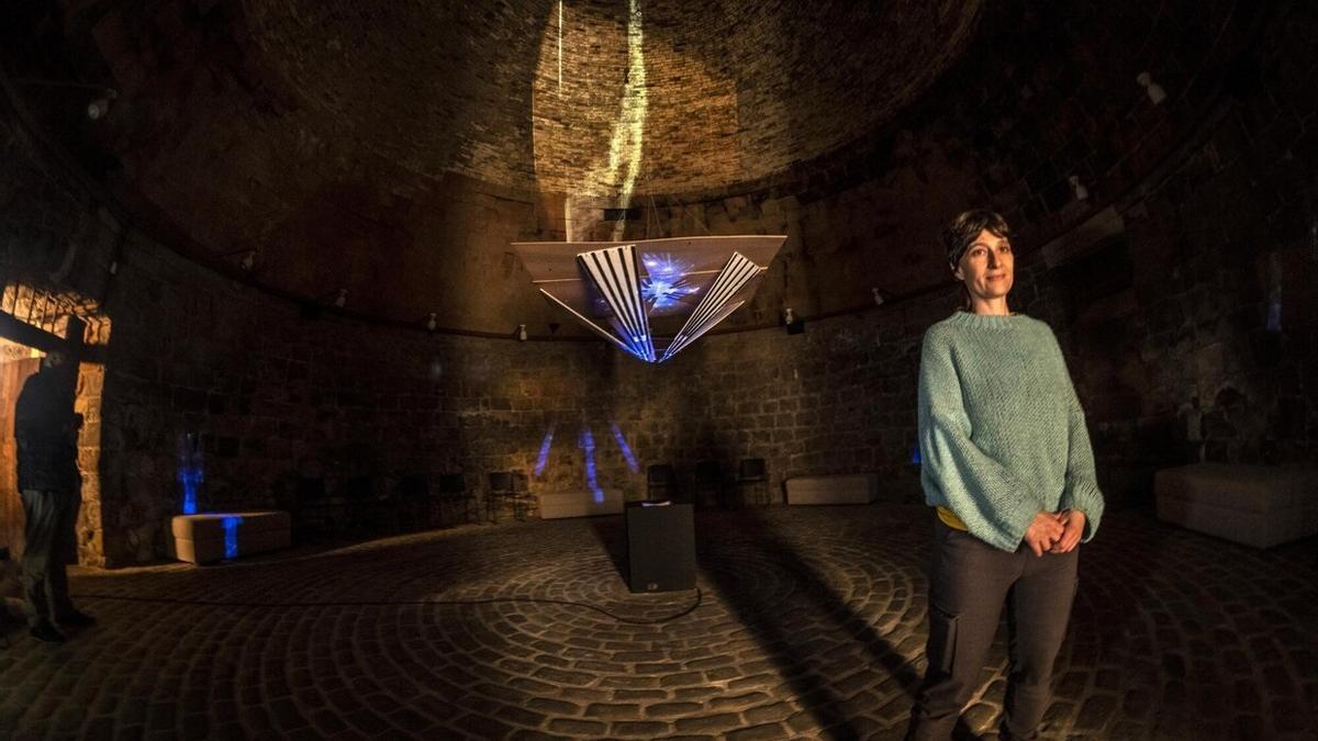 Ghislaine Verano, en su instalación 'Sonidos del cuerpo' que habita el Horno de la Ciudadela.