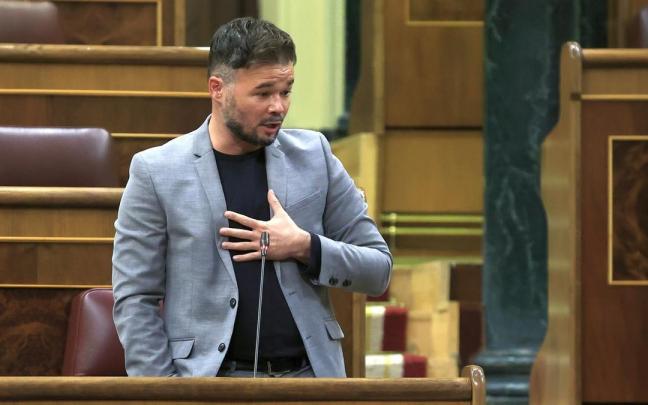Rufián toma la palabra en la primera jornada del debate de enmiendas parciales a las Cuentas. Rufián toma la palabra en la primera jornada del debate de enmiendas parciales a las Cuentas.