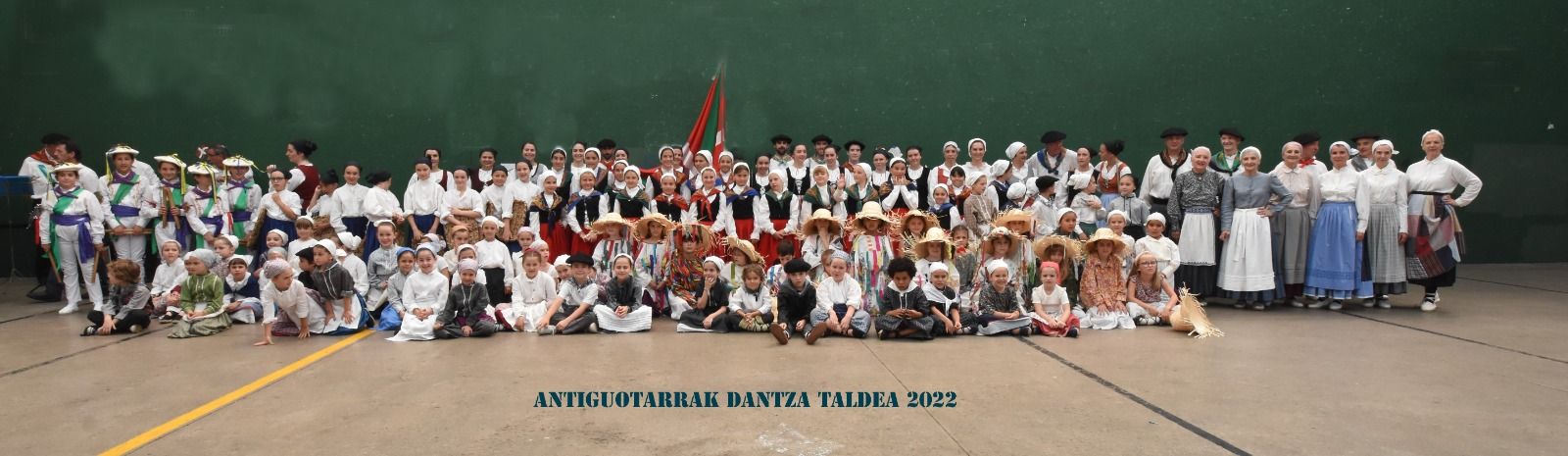Foto actual de Antiguotarrak Dantza taldea