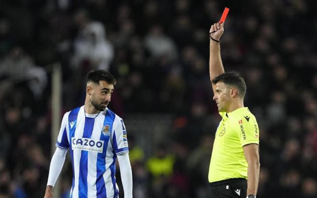Mikel San José critica la doble vara de medir del VAR con la entrada de Brais Méndez y la que no mostraron a Dembélé la pasada jornada de liga Mikel San José critica la doble vara de medir del VAR con la entrada de Brais Méndez y la que no mostraron a Dembélé la pasada jornada de liga