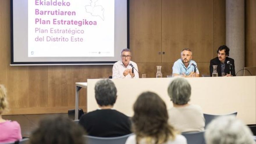 Reunión de presentación del proceso de elaboración del Plan Estratégico para el distrito Este.