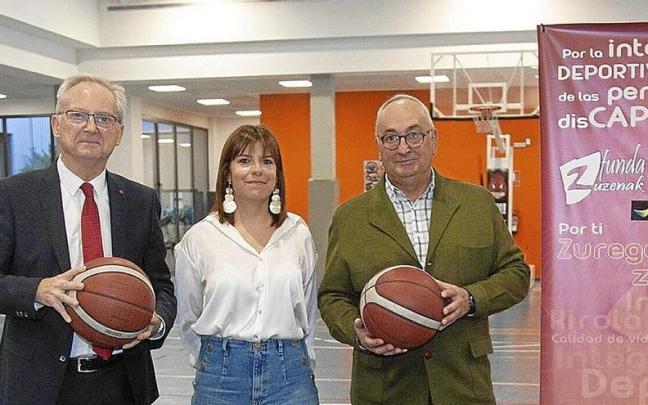 Hitzarmena aurkezterakoan atzo egindako irudia. | ARGAZKIA: JOSU CHAVARRI