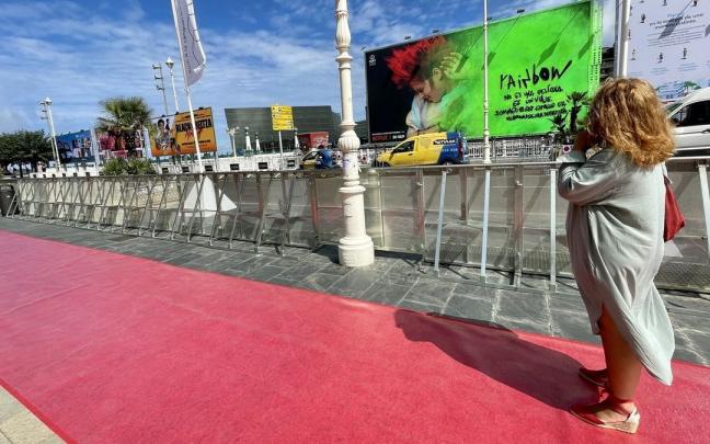La alfombra roja que conecta el Mar&iacute;a Cristina con el Victoria Eugenia est&aacute; lista para ser pisada.