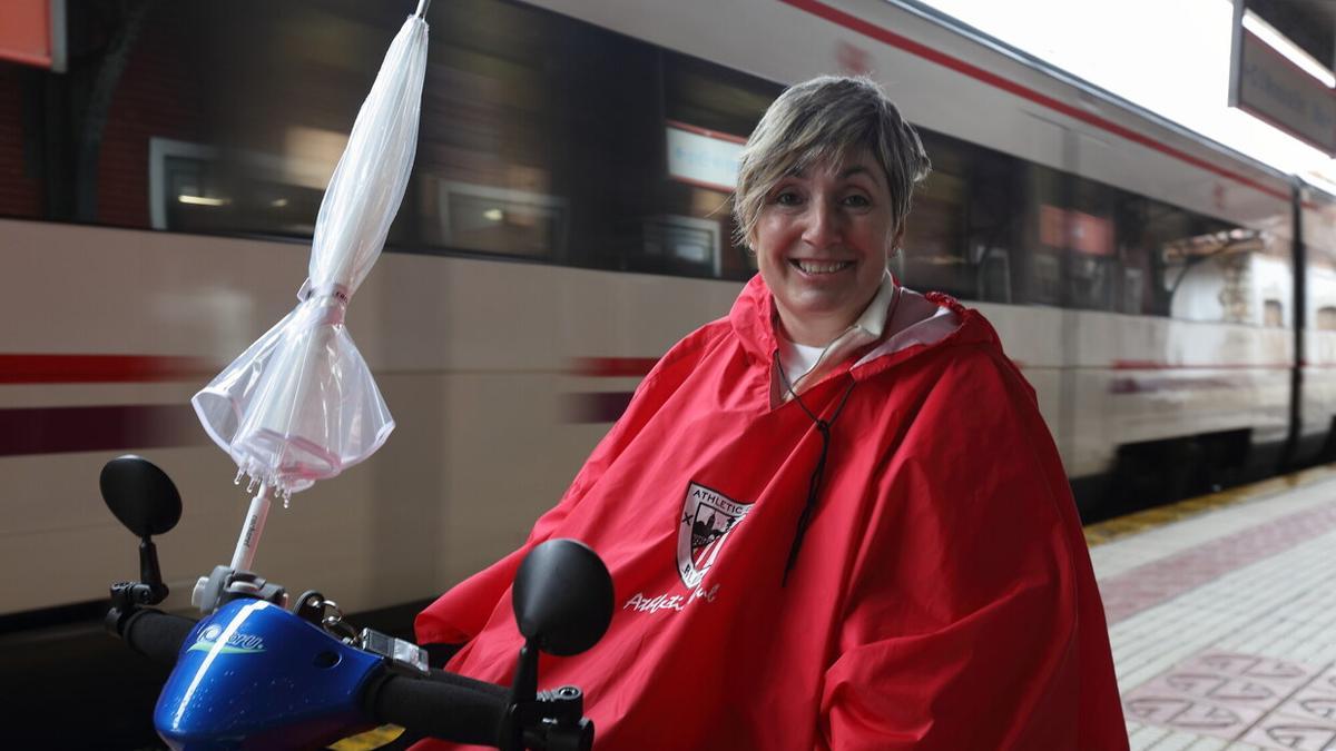 La orduñesa, en su inseparable scooter.