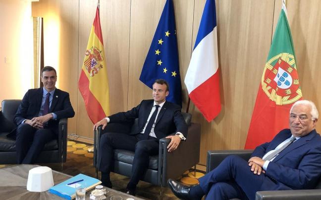 Sánchez, Macron y Costa, impulsores del BarMar. Sánchez, Macron y Costa, impulsores del BarMar.