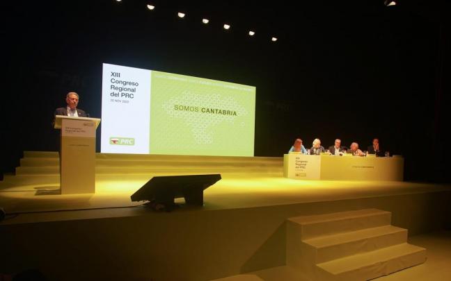 El secretario general del PRC y presidente de Cantabria, Miguel Ángel Revilla, interviene en el XIII Congreso Regional del partido. El secretario general del PRC y presidente de Cantabria, Miguel Ángel Revilla, interviene en el XIII Congreso Regional del partido.