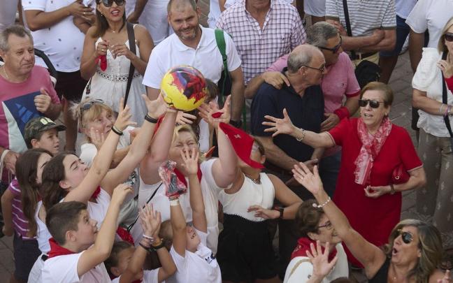 Obanos lanza el cohete de las fiestas en un caluroso domingo