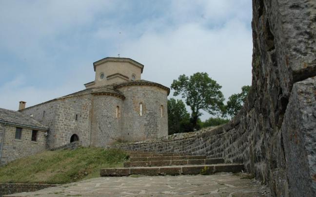 Exterior del Santuario de San Miguel de Aralar.