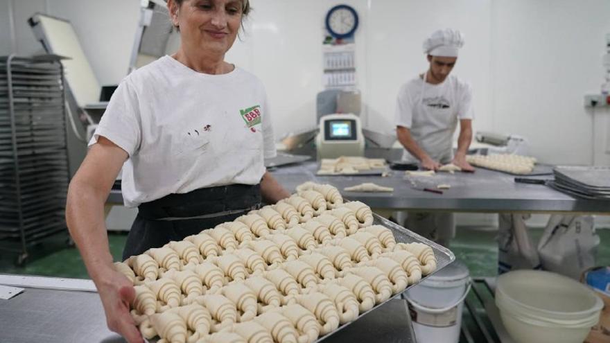 Reposteros trabajando en el Obrador Imanol.