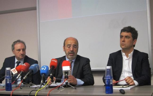 El presidente de la federación EPSV de Euskadi, Ignacio Etxebarria, junto a otros en rueda de prensa El presidente de la federación EPSV de Euskadi, Ignacio Etxebarria, junto a otros en rueda de prensa