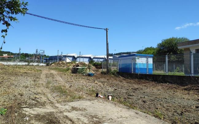 Actualmente se est&aacute; limpiando el terreno, situado junto a las cocheras del metro.