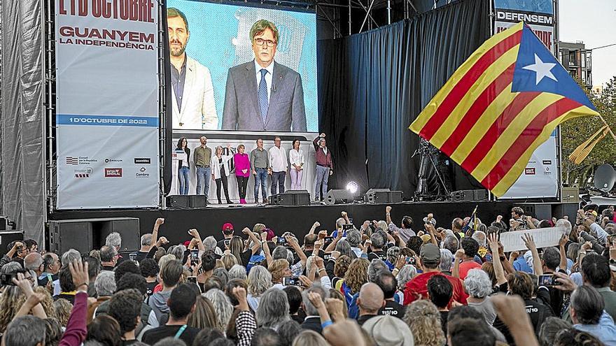 Carles Puigdemont interviene en el acto por el quinto aniversario del referéndum del 1-O, el pasado 1 de octubre en Barcelona. | FOTO: E. P.
