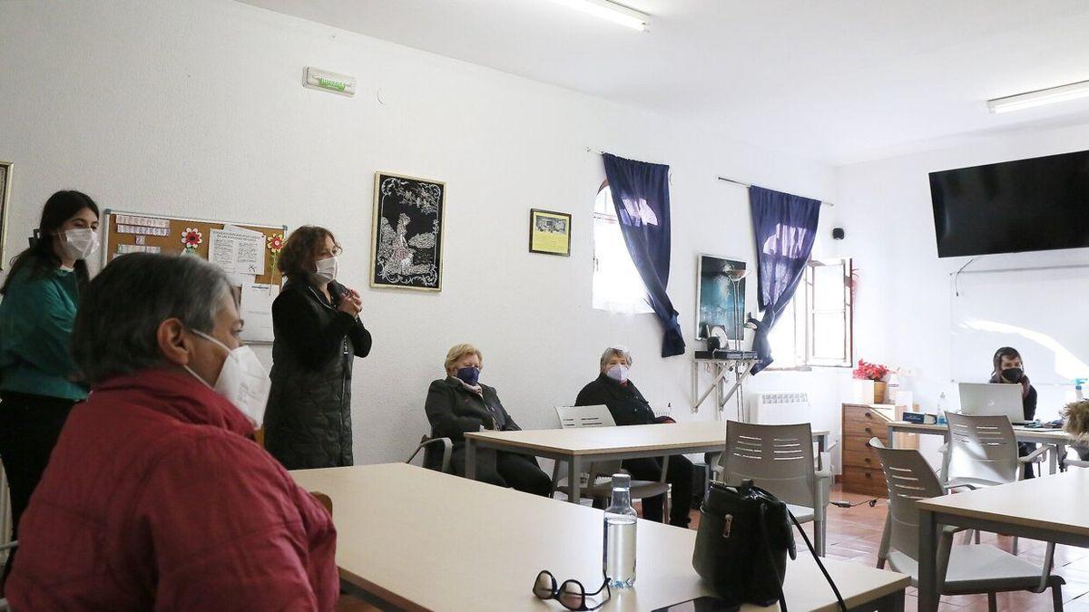 Una sesión de Goizaldiak en el hogar Guardaplata de Bidebieta.