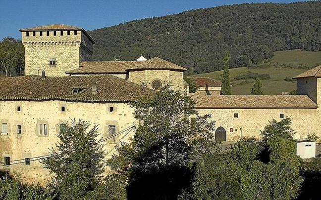 Vista del conjunto monumental de Quejana, declarado como Bien Cultural Calificado, y que pasar&aacute; a manos de la Diputaci&oacute;n Foral de &Aacute;lava con el objetivo de reactivar la comarca de Ayala.