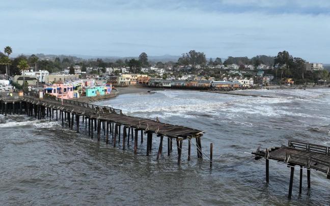 Así ha quedado el muelle de Capitola, California, tras el paso de una tormenta.