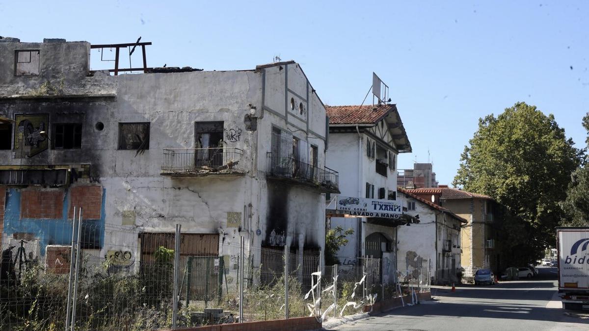 Zona industrial de El Infierno, antes de ser derribados los edificios