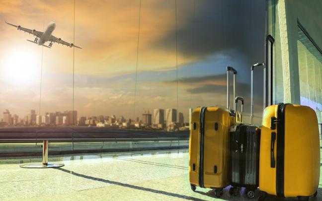 Un avi&oacute;n despegando.