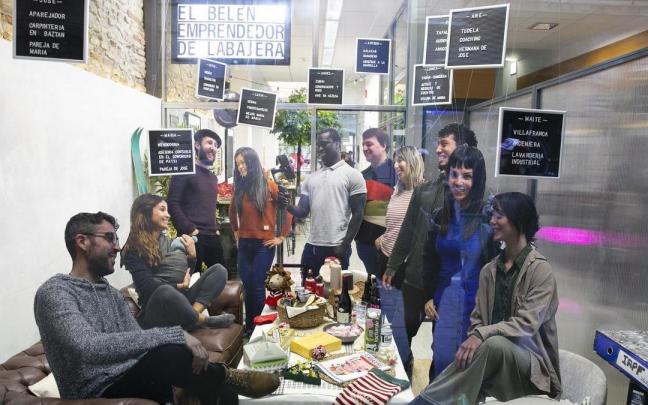 El bel&eacute;n compuesto por Jos&eacute;, Mar&iacute;a, Patxi, Luc&iacute;a, Oier, &Aacute;ngel, Lorea, Antxon, Ane y Maite.