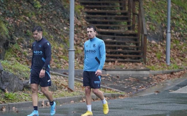 Mikel Oyarzabal volvió a ejercitarse en solitario con un recuperador Mikel Oyarzabal volvió a ejercitarse en solitario con un recuperador