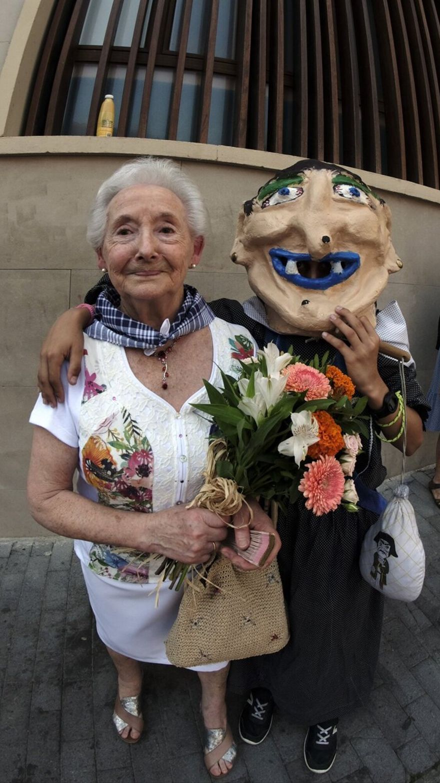 Charo, retratada con un kiliki.