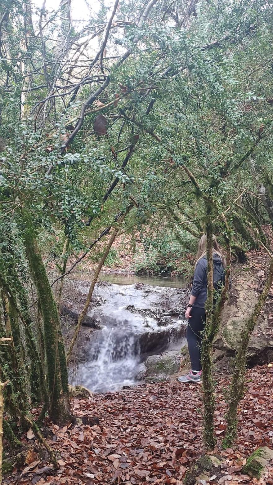 El rio repleto de pozas y cascadas menores