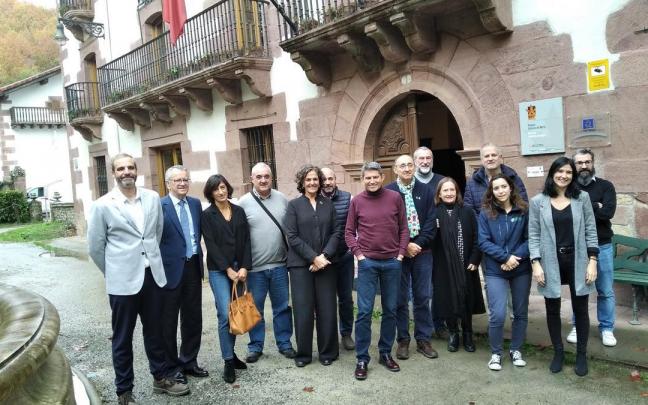 Kantauribai tiene como objetivo mejorar el estado de conservación de especies y hábitats vinculados al ecosistema fluvial en los ríos y afluentes que desembocan en el Golfo de Bizkaia. Liderado por Navarra, contempla la demolici&oacut Kantauribai tiene como objetivo mejorar el estado de conservación de especies y hábitats vinculados al ecosistema fluvial en los ríos y afluentes que desembocan en el Golfo de Bizkaia. Liderado por Navarra, contempla la demolici&oacut
