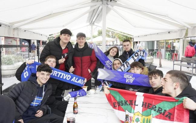 Miranda se tiñe de albiazul: búscate en las fotos Miranda se tiñe de albiazul: búscate en las fotos