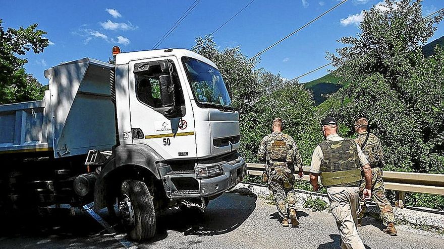 Los soldados de la OTAN en Kosovo amenazaron con intervenir ante el aumento de la tensión.