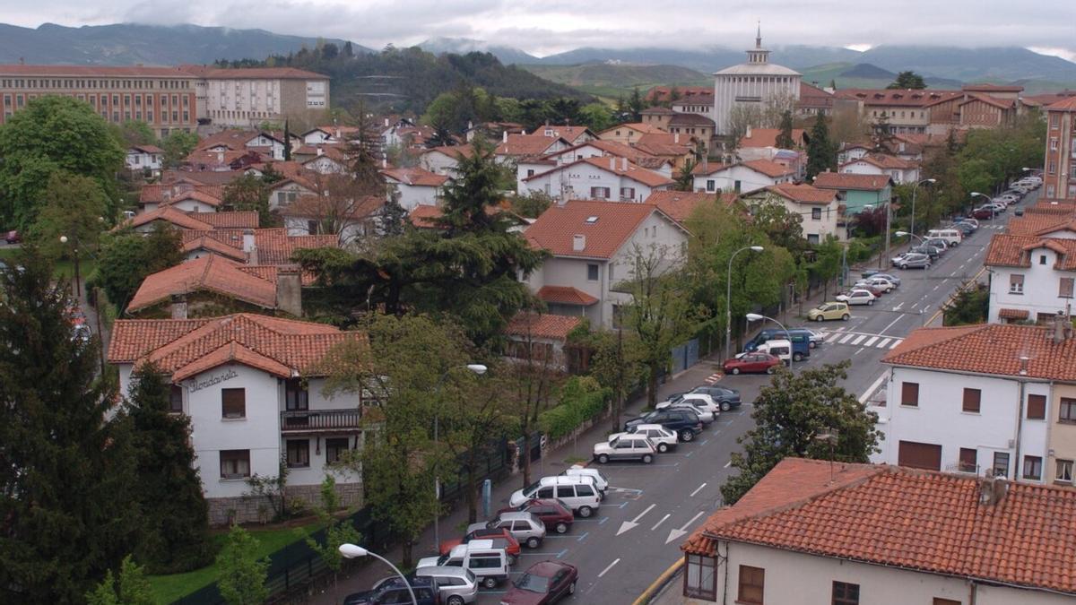 Vista aérea de viviendas de la Colonia Argaray, junto al II Ensanche de Pamplona.