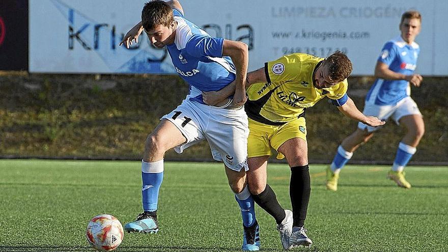 Lance del partido entre Lagunak y Adoi. | FOTO: IÑAKI PORTO